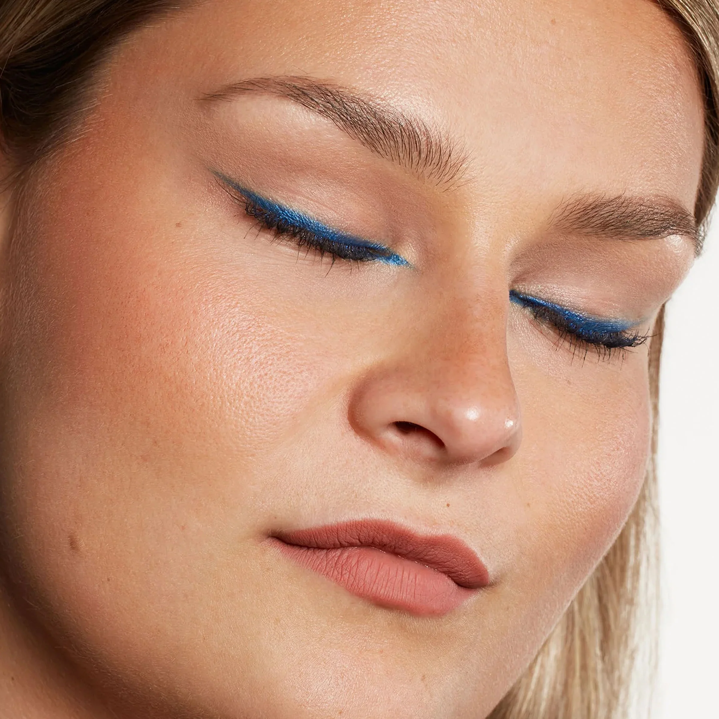 Velvet Love Eyeliner Pencil (Metallic Marine Blue) - Image 4